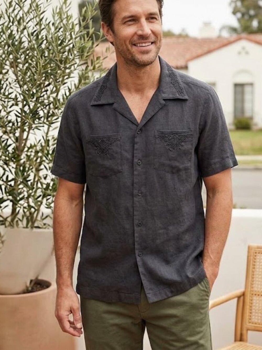Men's Short-Sleeve Button-Down Shirt in Charcoal